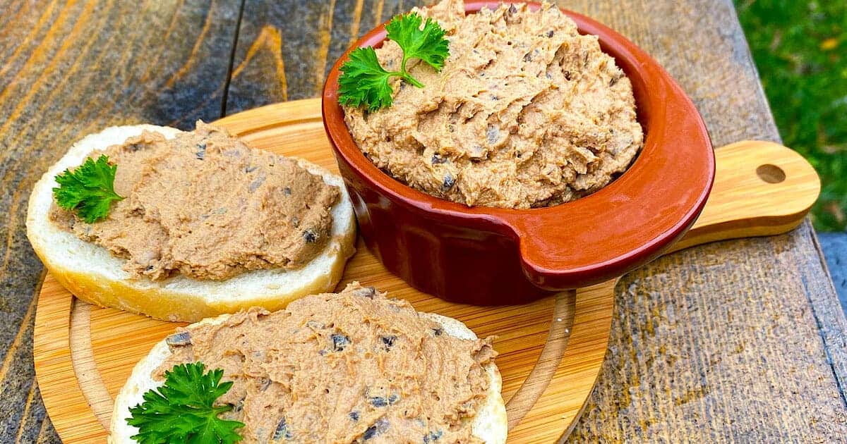 Pomazánka bohatá na železo a vitamíny. Zdravá nabídka pro sendviče pro seniory.