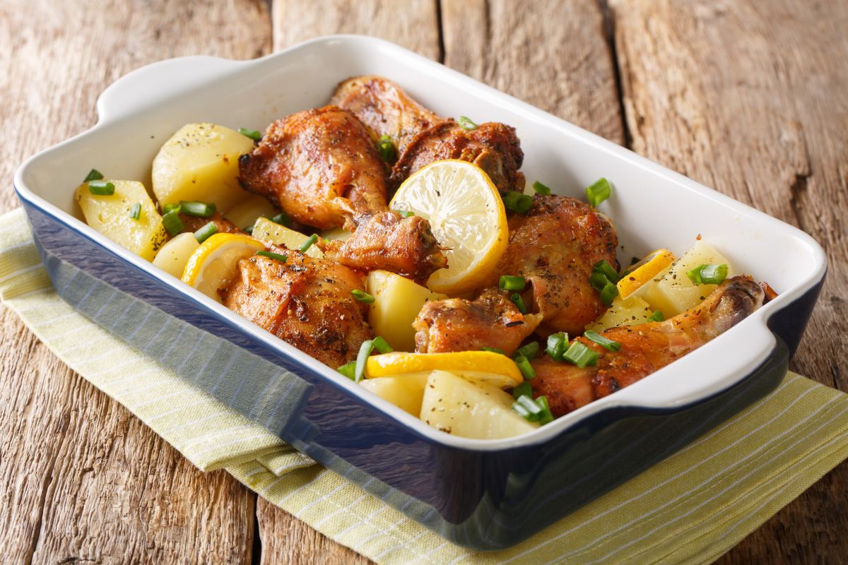 Pečená kuřata s citronem. Tradiční domácí recept