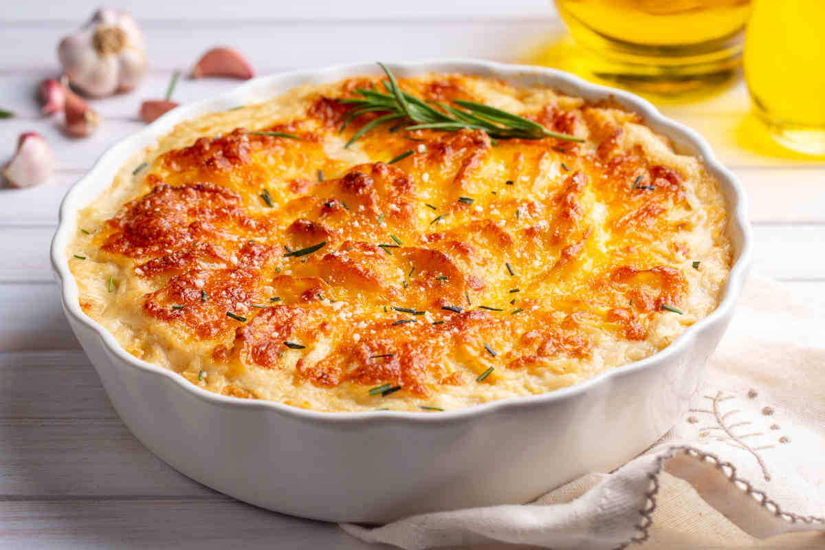 Francouzi tomuto jídlu říkají „gratin“. Pečené za 10 zlotých, bude to vydatný oběd pro celou rodinu.