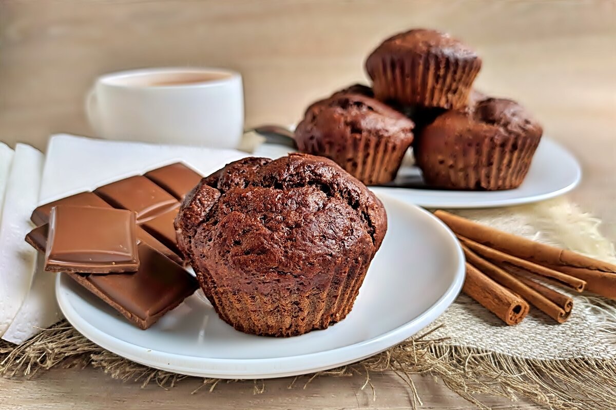 Nadýchané kakaové muffiny s čokoládou: stačí smíchat ingredience