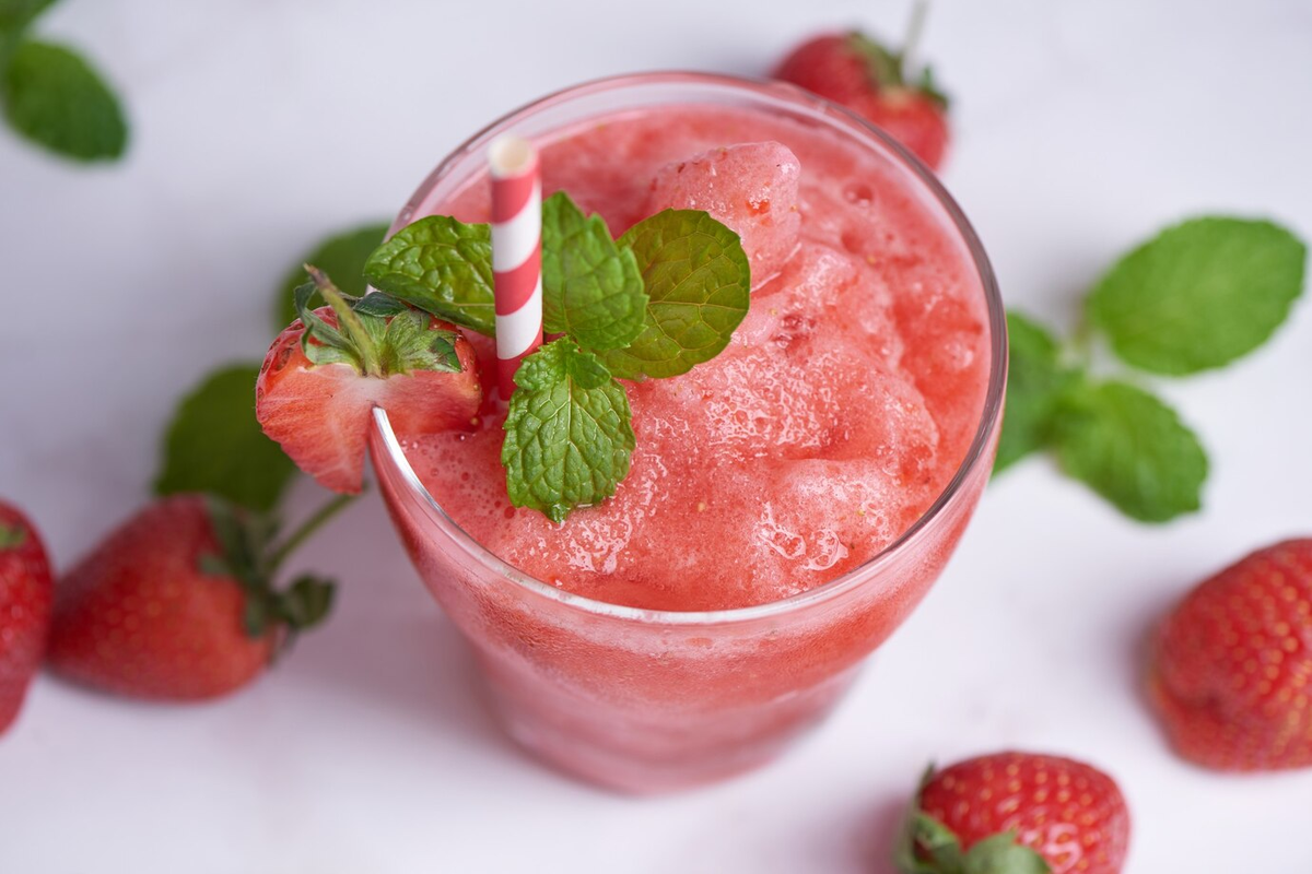 Smoothie s jahodami a mátou