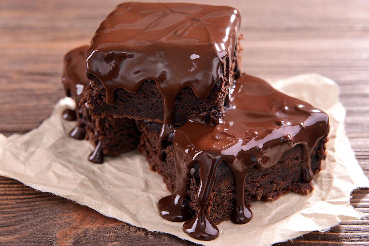 Dort ve stylu „Zacher“ s karamelem a brownies
