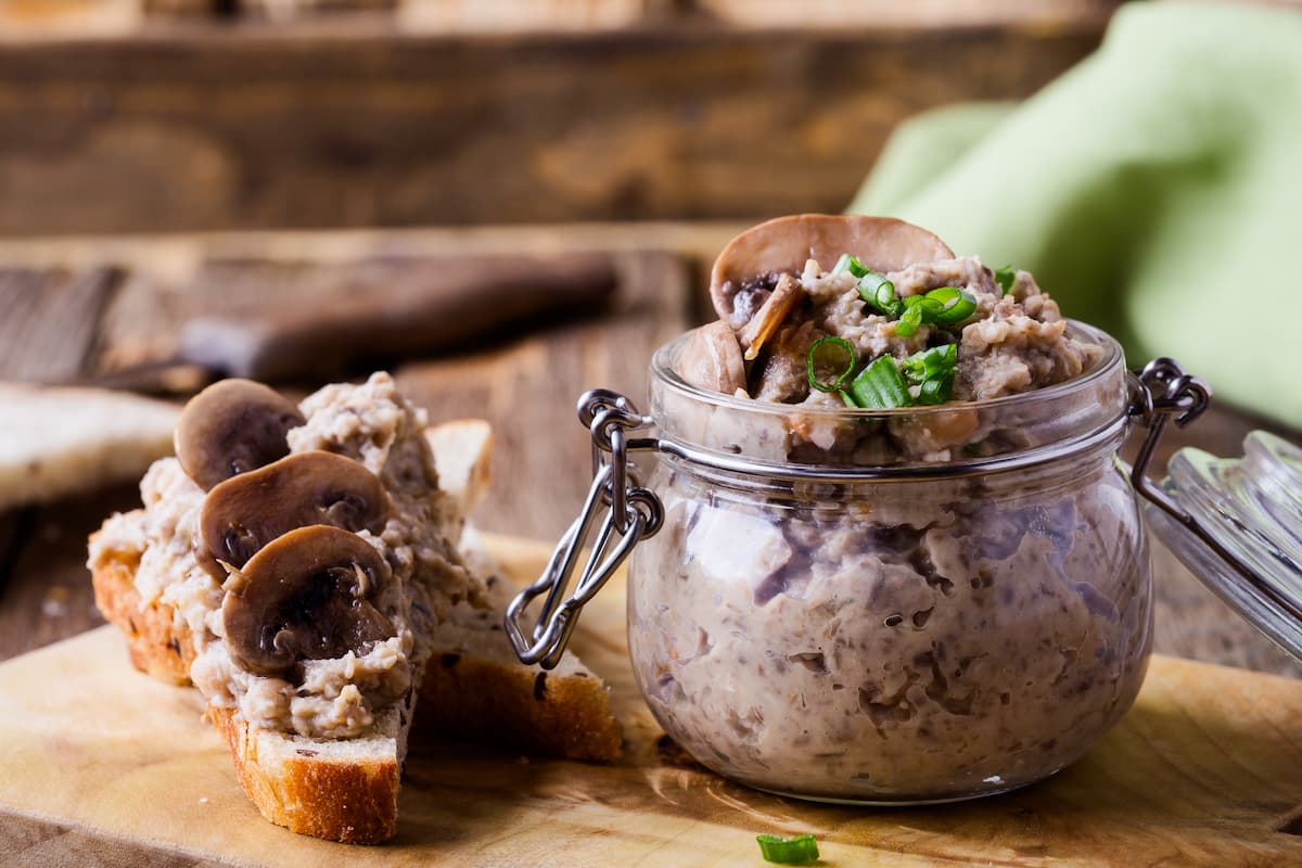 Přinesla jsem z lesa tři druhy a hodila je do mixéru. Pasta porazila všechny vaječné