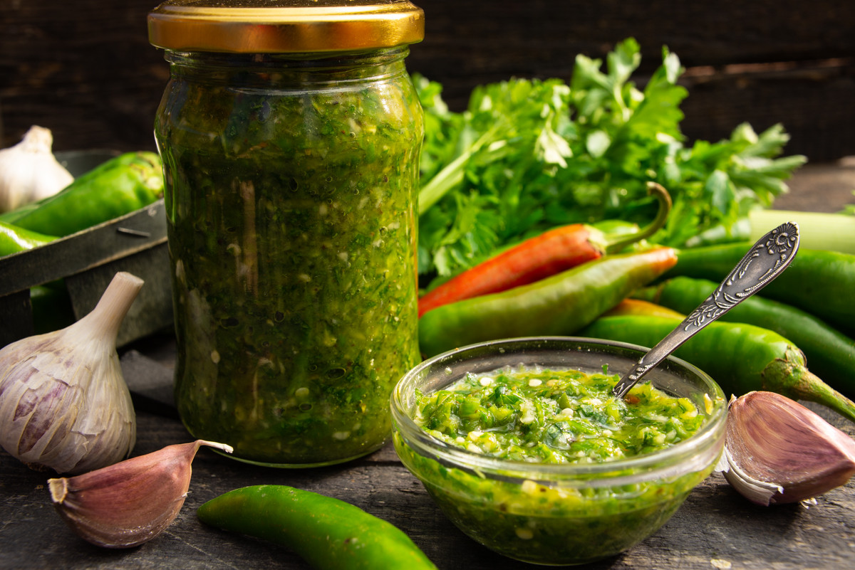 Zelená adjika „Smaragd“ – chutnější než jakákoli kupovaná omáčka