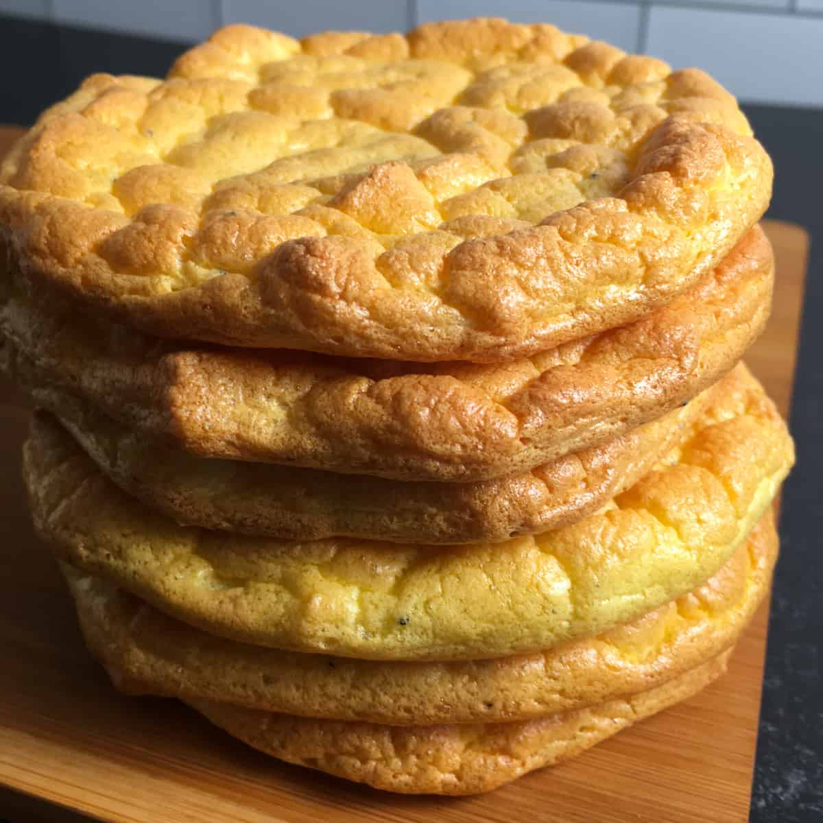Hotovo za 5 minut: recept na nadýchaný chléb připravený na pánvi, bez lepku a mouky